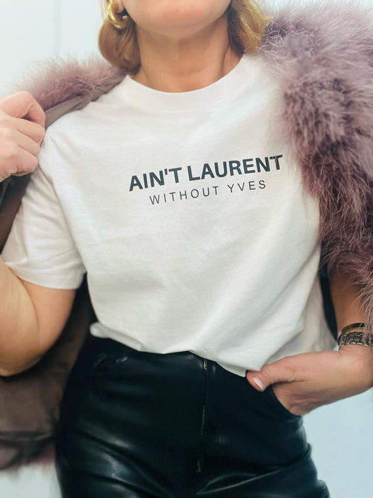 Sans le T-shirt Yves